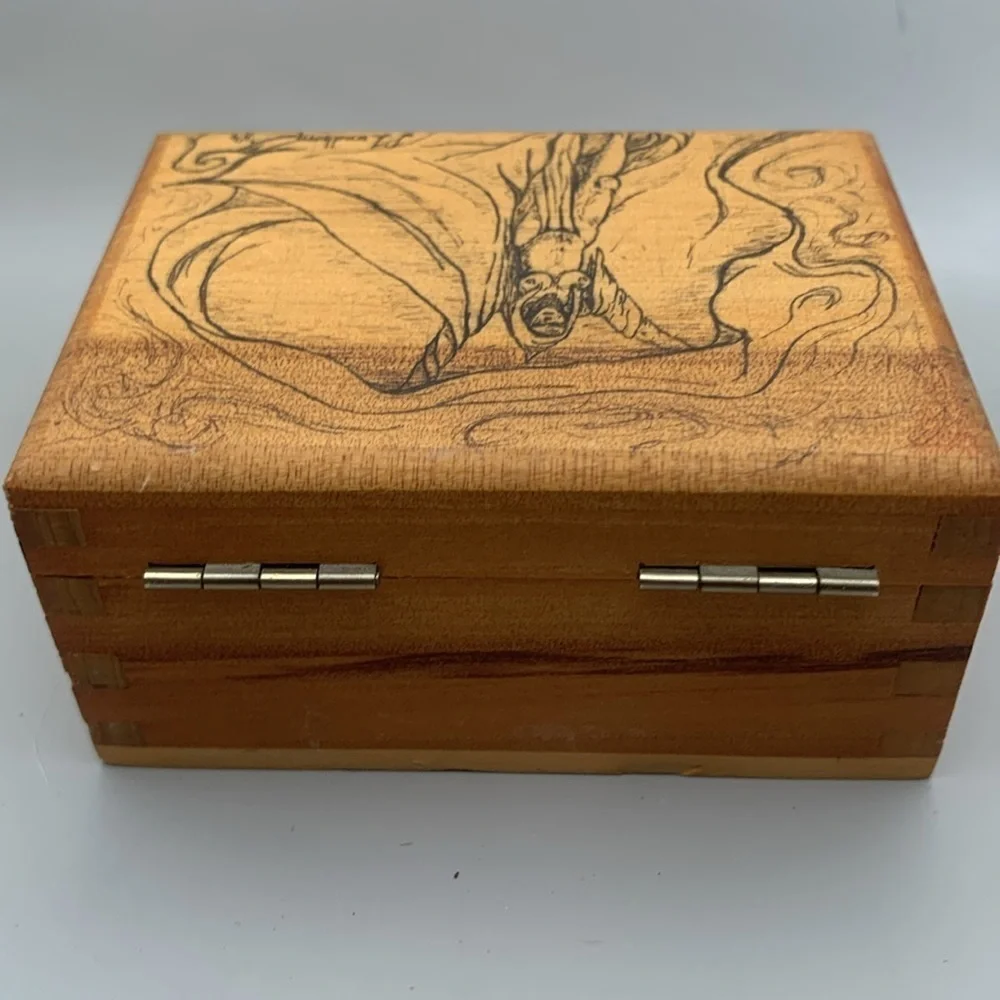 Vintage Wooden box with partly undressed female by Mundberg 1984 - Japan.